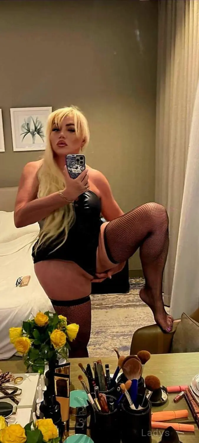 Emma, 37 years sexy toples Dubai scorts girl, height 168 sm, Weight  kg