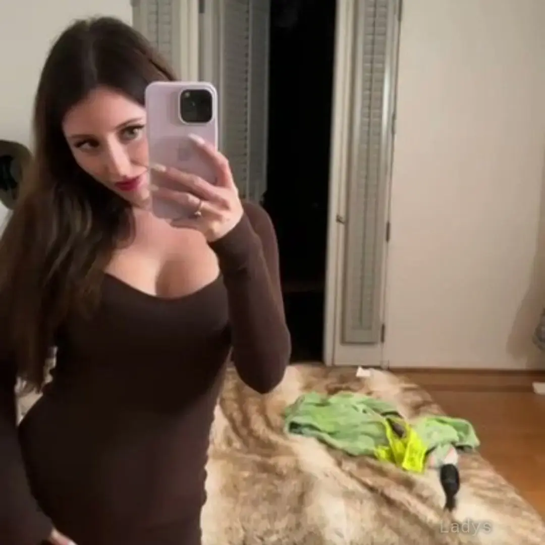 Emma, 28 years beautiful nude Dublin escorts girl, height 170 sm, Weight 47 kg