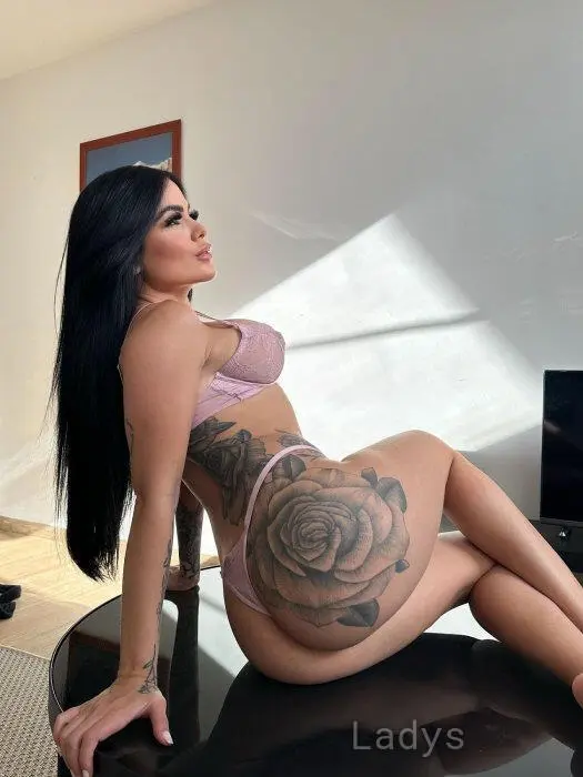 Mia, 22 years beautiful nude Dublin escorts girl, height 153 sm, Weight 52 kg