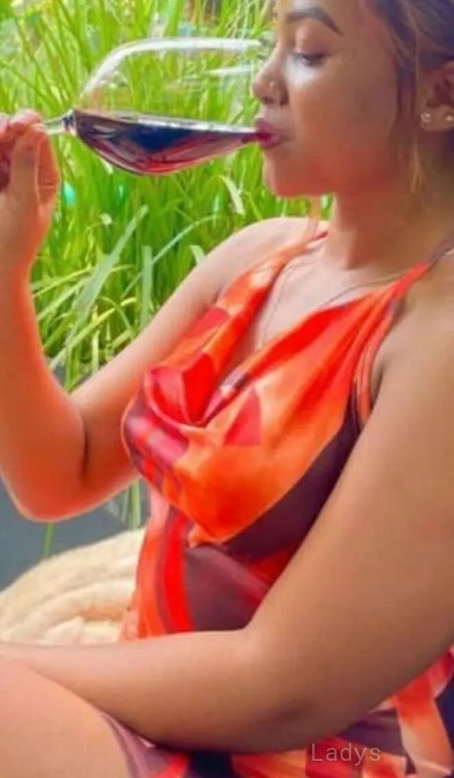 Linda, 26 years beautiful nude Durban escorts girl, height 165 sm, Weight  kg