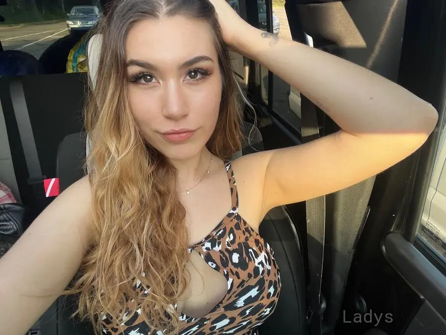 Briannaxxx, 23 years beautiful nude East Bay escorts girl, height 165 sm, Weight 50 kg