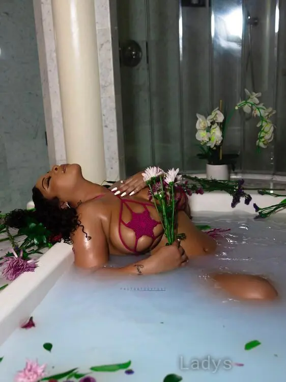 meetadriannastarr, 25 years sexy hot local East Bay excorts girl, height 162 sm, Weight 65 kg