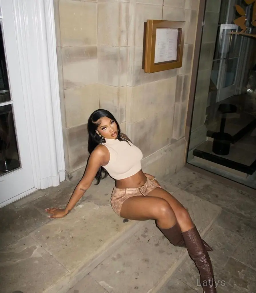 Olla, 23 years beautiful nude East London escorts girl, height 157 sm, Weight kg