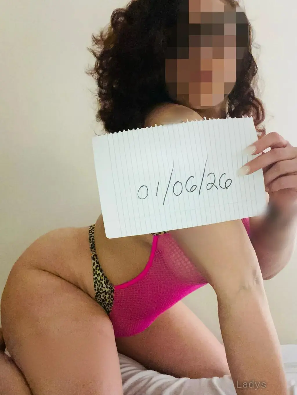 Maya, 27 years beautiful nude Edmonton escorts girl, height 156 sm, Weight 61 kg