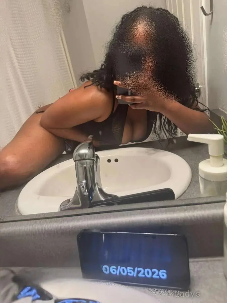 Sexy chocolate, 23 years beautiful nude Edmonton escorts girl, height 161 sm, Weight 59 kg