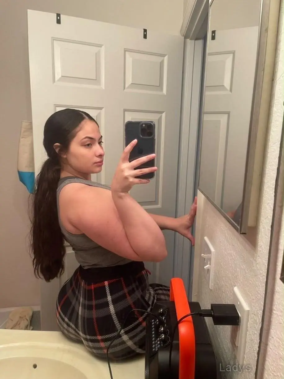 Lydia, 24 years old El Paso escort girl with big tits, height 166 sm, Weight 46 kg