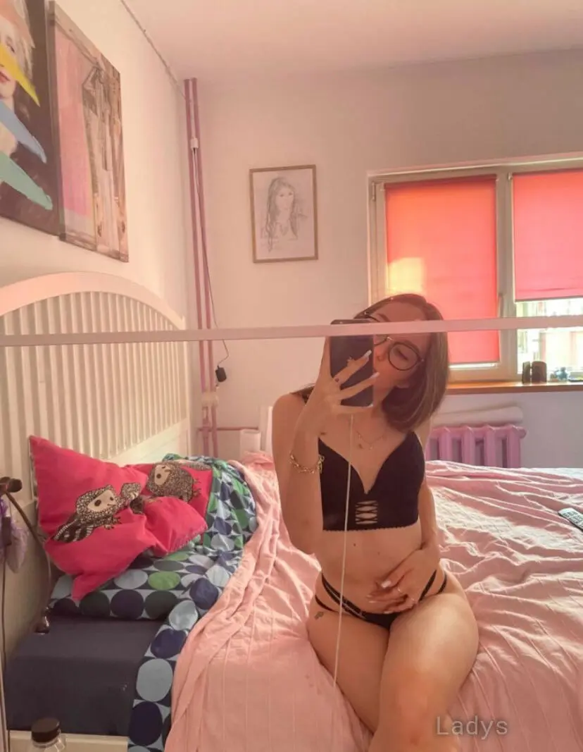 Olivia, 24 years beautiful nude Elgin escorts girl, height 162 sm, Weight 60 kg
