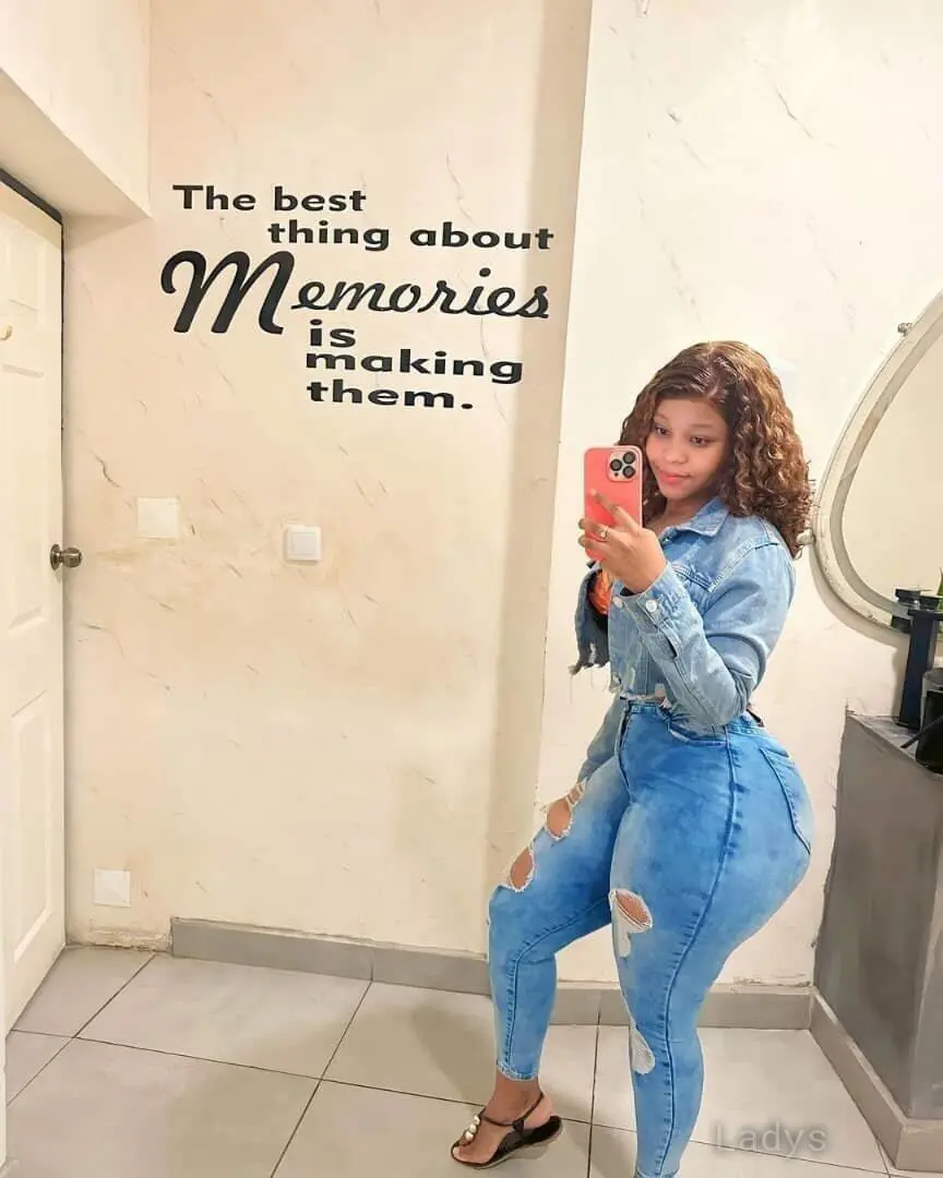 Emile, 26 years old Erbil escort girl with big tits, height sm, Weight kg