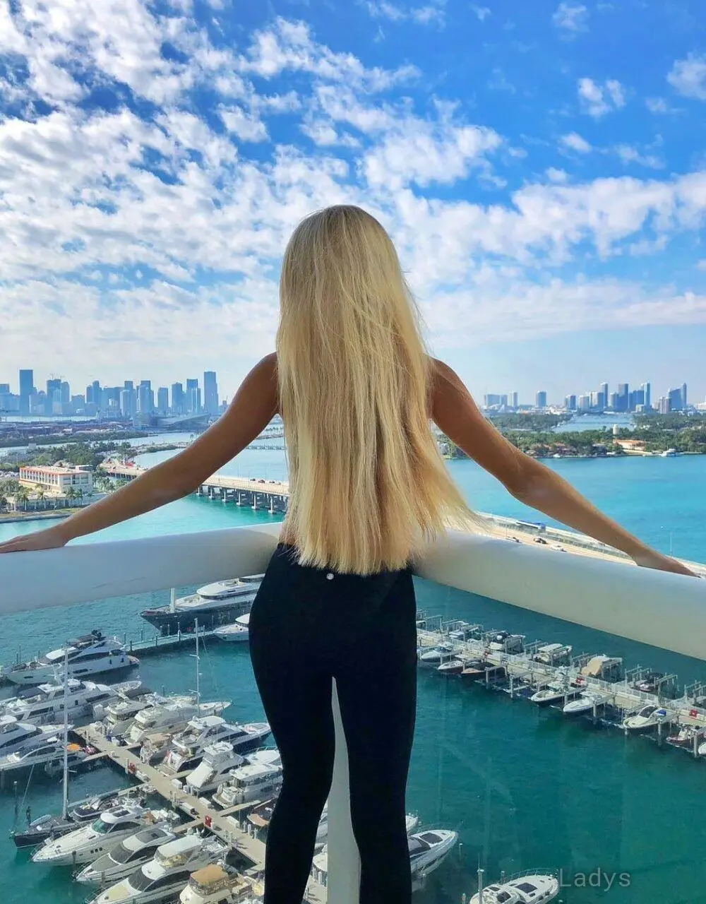 Mavis, 25 years old Erbil escort girl with big tits, height 150 sm, Weight kg