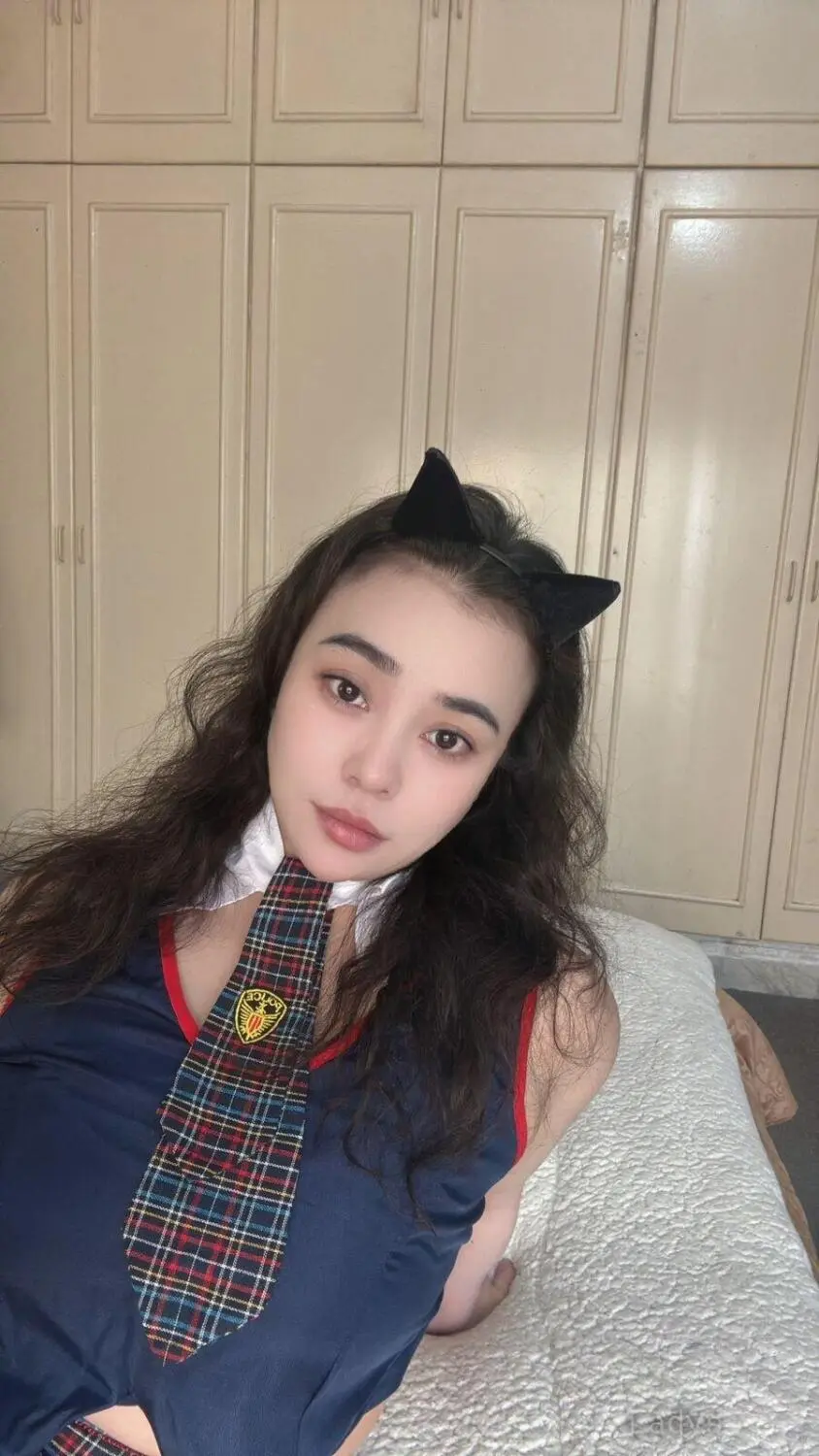 Lananh, 23 years blonde escorts girl, height 162 sm, Weight  kg, eros Abu Dhabi
