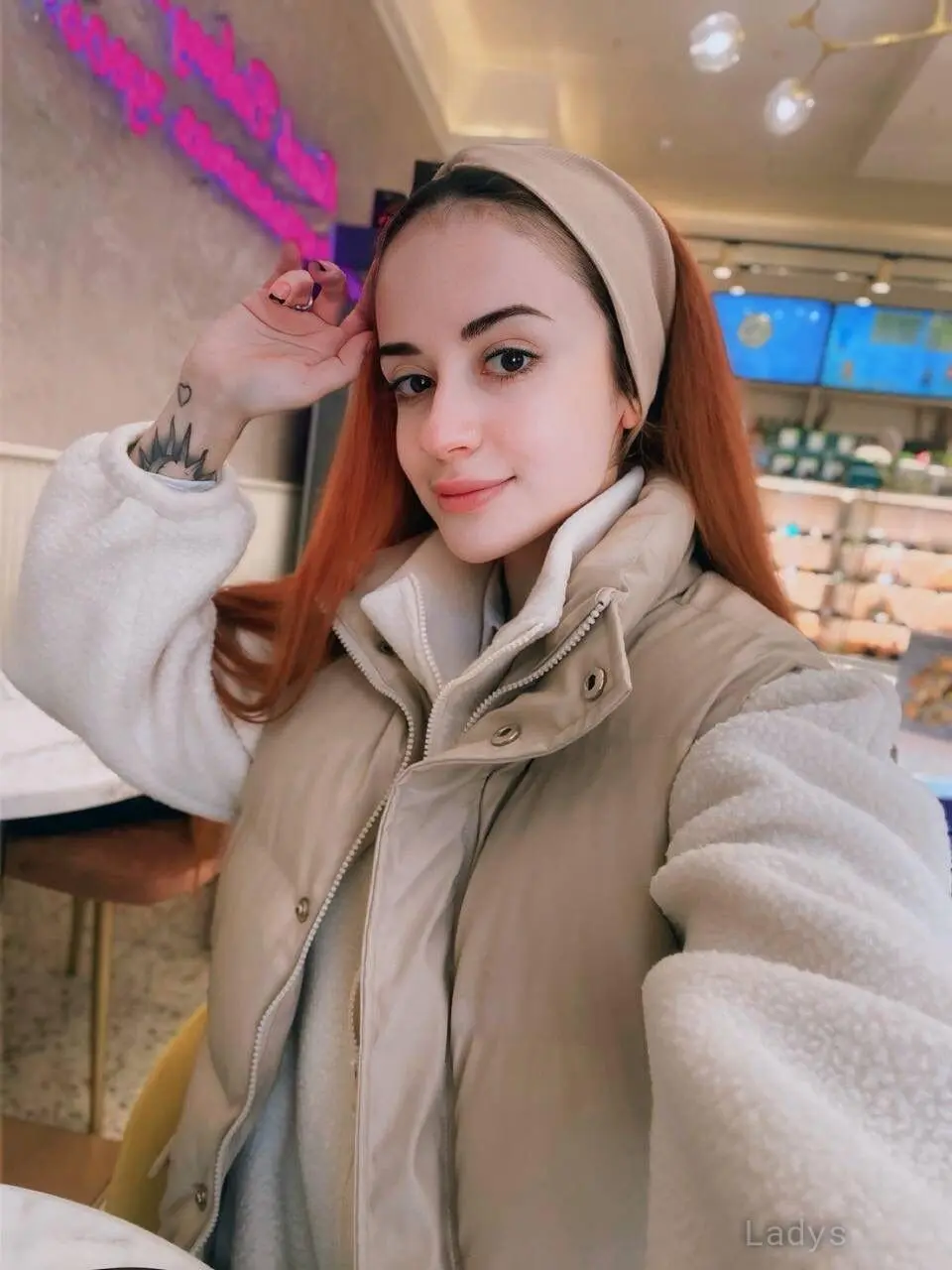 Jeni, 22 years blonde escorts girl, height 170 sm, Weight kg, eros Al Hofuf