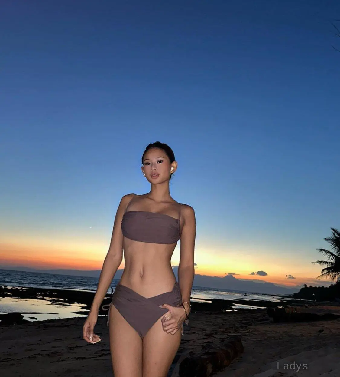 Alice, 21 years blonde escorts girl, height 160 sm, Weight  kg, eros Bali