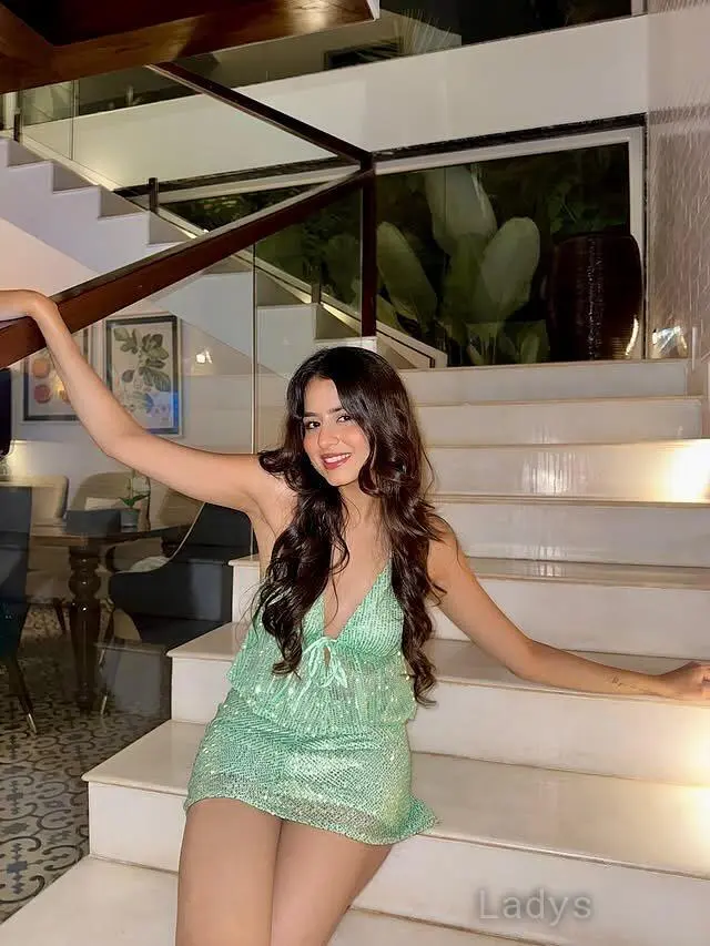 Divyanshi, 22 years blonde escorts girl, height 154 sm, Weight  kg, eros Bangalore