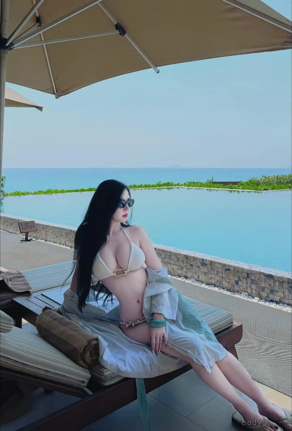 Anna, 19 years blonde escorts girl, height 165 sm, Weight  kg, eros Bangkok