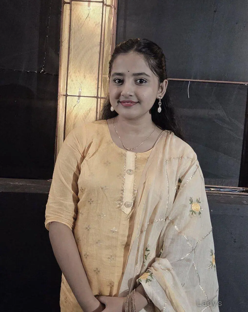 Mayra, 21 years blonde escorts girl, height 150 sm, Weight kg, eros Chennai