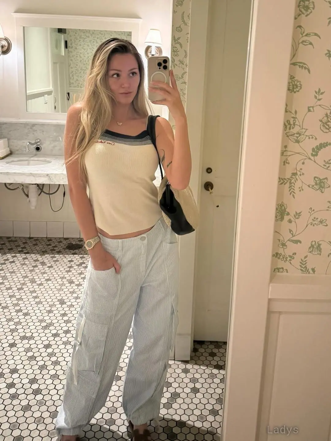Grey, 25 years blonde escorts girl, height 124 sm, Weight 41 kg, eros Copenhagen