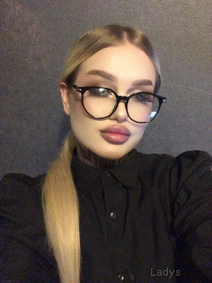 Kiera, 18 years blonde escorts girl, height 168 sm, Weight kg, eros Dubai