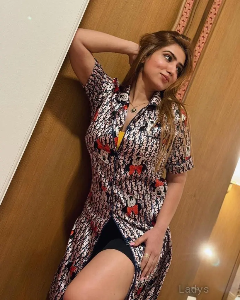 Pari Sharma, 23 years blonde escorts girl, height 168 sm, Weight kg, eros Dubai