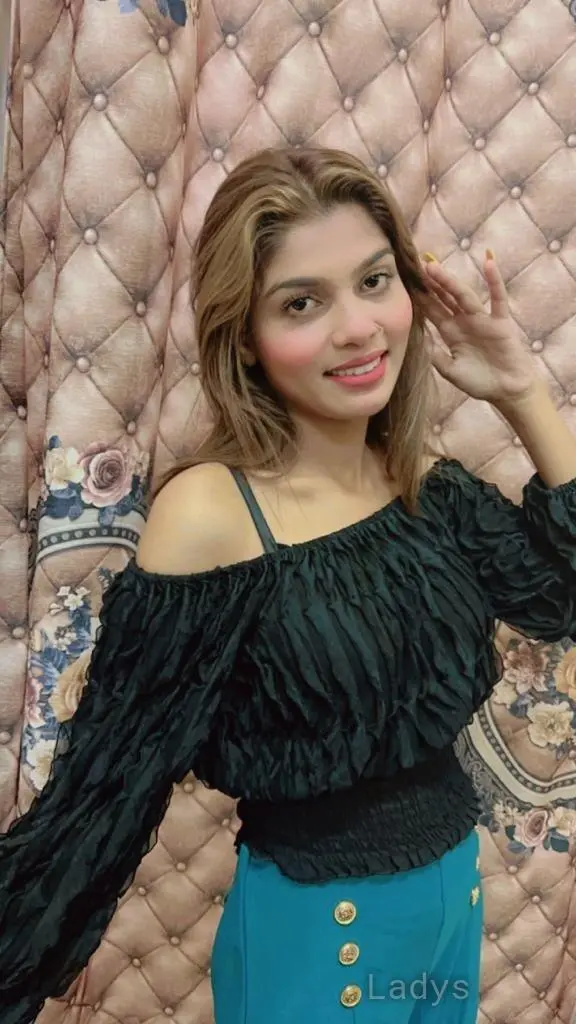 Simran 500@1hr 1200@night3, 19 years blonde escorts girl, height 165 sm, Weight kg, eros Dubai