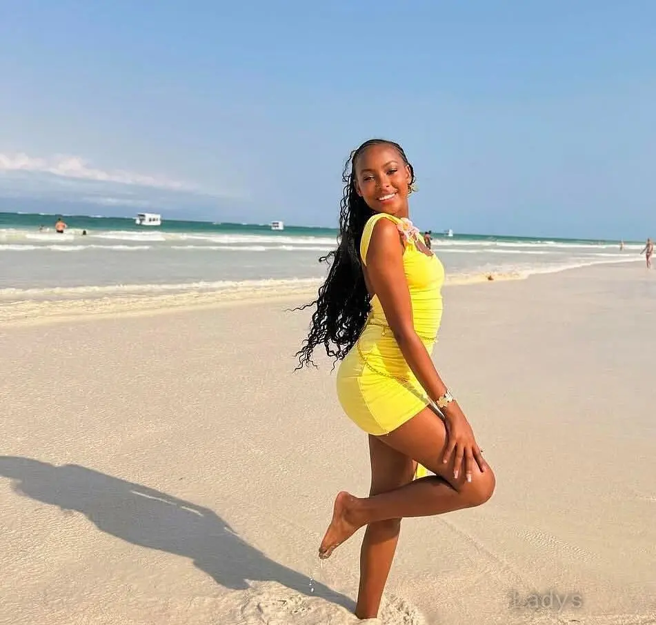 Annie, years blonde escorts girl, height sm, Weight kg, eros Gurgaon
