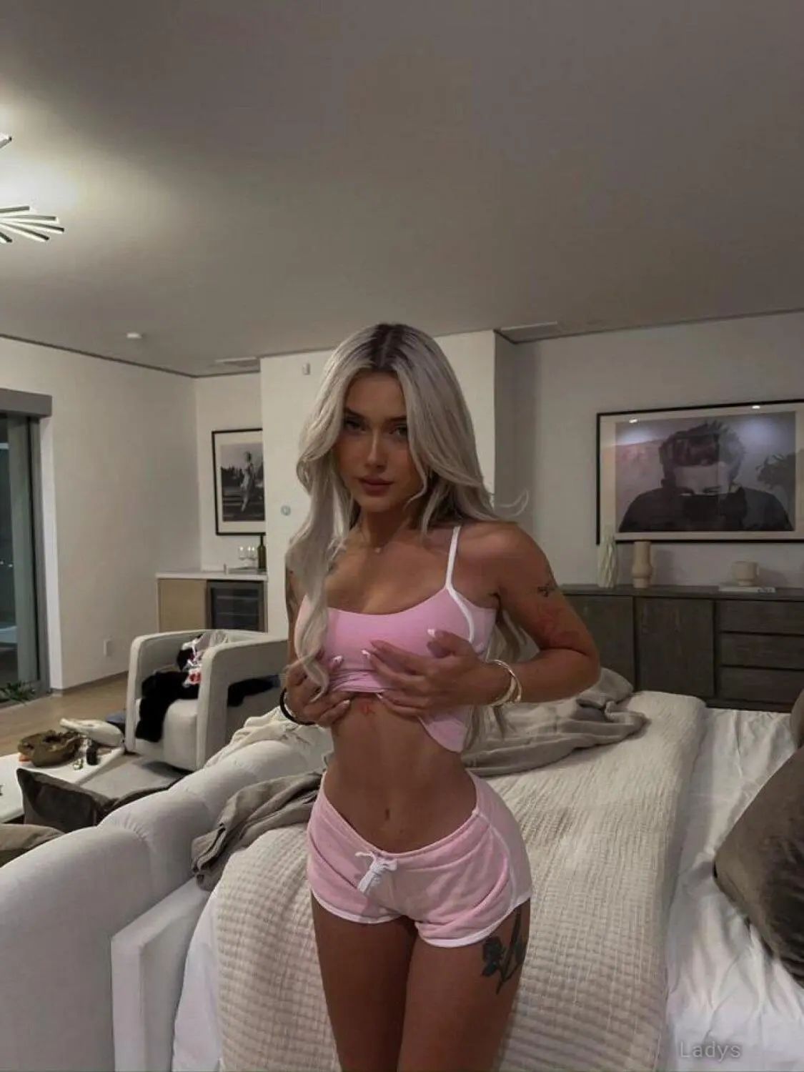 Rose, 26 years blonde escorts girl, height 152 sm, Weight  kg, eros Istanbul