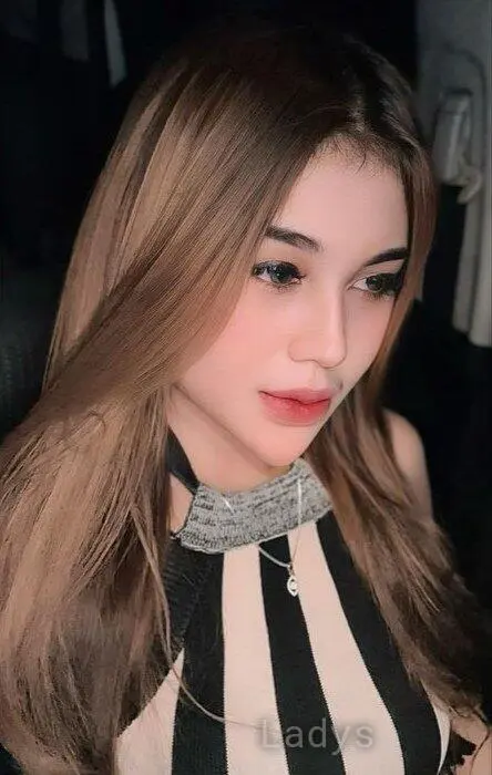 Lissa, 22 years blonde escorts girl, height 165 sm, Weight kg, eros Jakarta