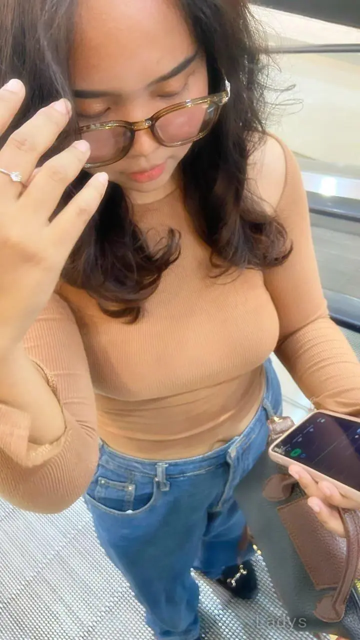 Nanda, 20 years blonde escorts girl, height 165 sm, Weight kg, eros Jakarta