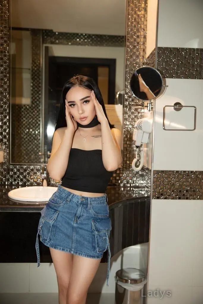 Anya, 18 years blonde escorts girl, height 166 sm, Weight  kg, eros Jeddah