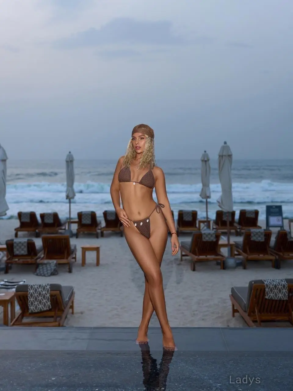 Wendy, 21 years blonde escorts girl, height 165 sm, Weight kg, eros London