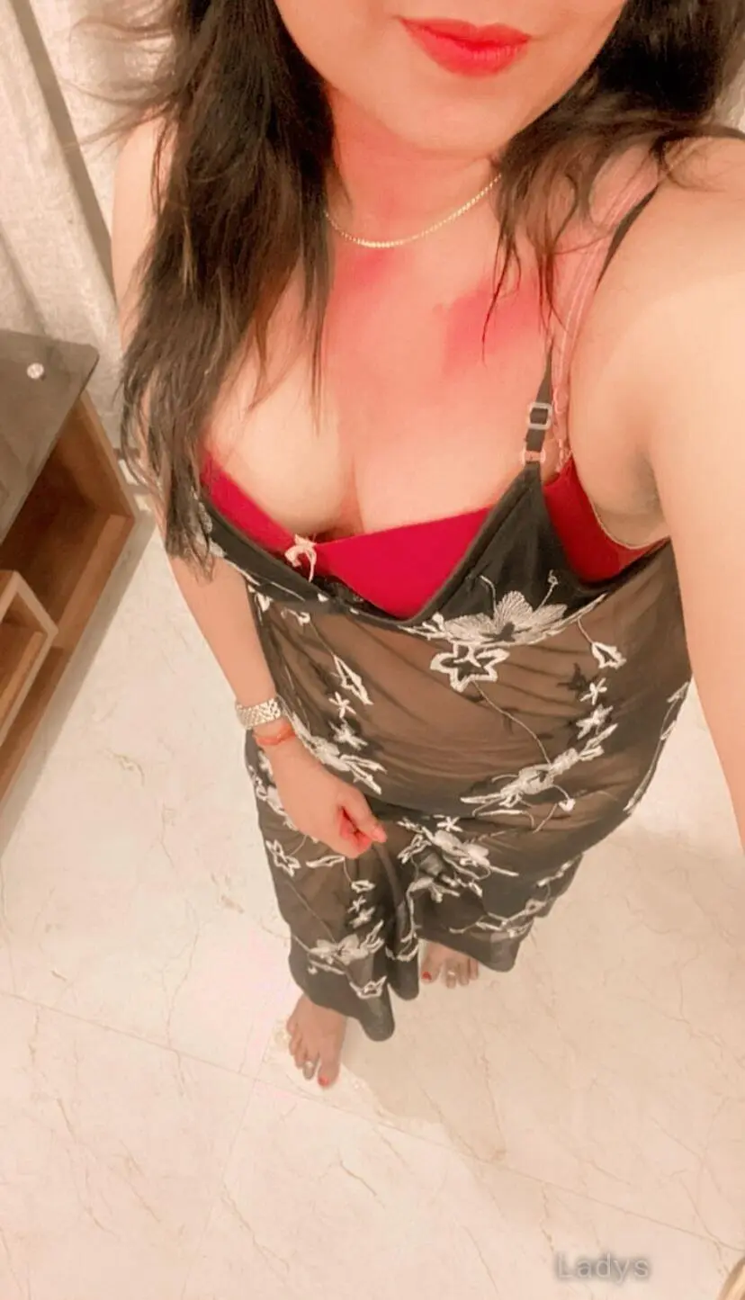 Anika, 24 years blonde escorts girl, height 165 sm, Weight kg, eros Lucknow
