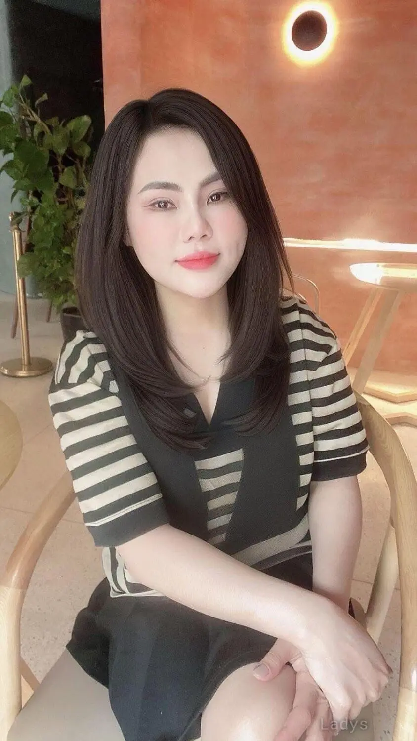 Lisa, 24 years blonde escorts girl, height 164 sm, Weight kg, eros Manama