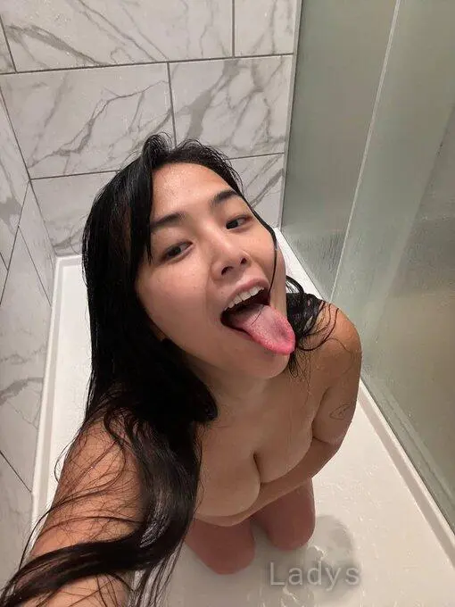 ASIAN CLEAN GIRL In Montreal, 24 years blonde escorts girl, height 170 sm, Weight 44 kg, eros Montreal