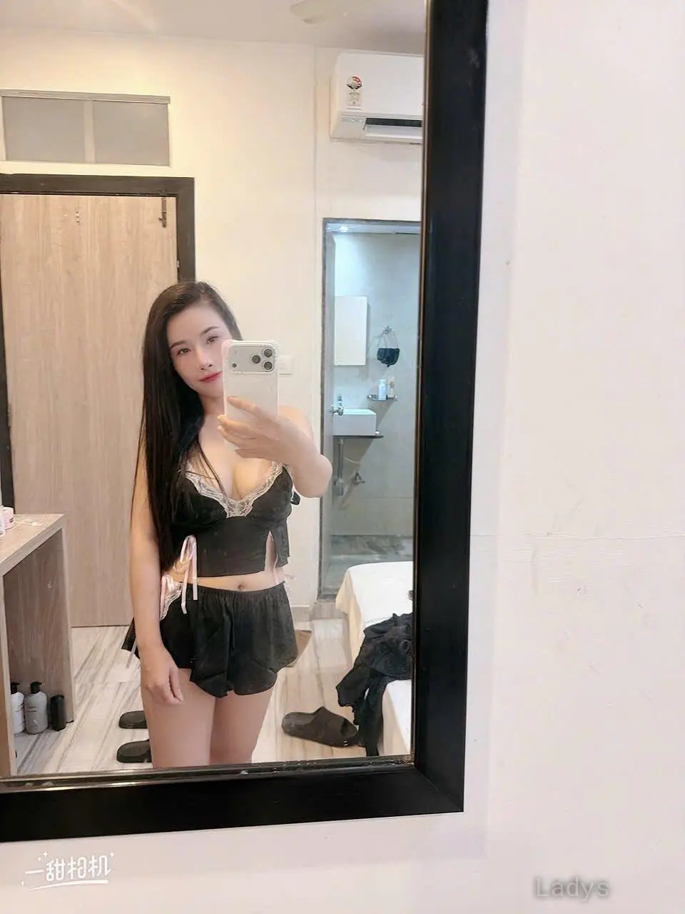 Julie, 26 years blonde escorts girl, height 160 sm, Weight kg, eros Mumbai