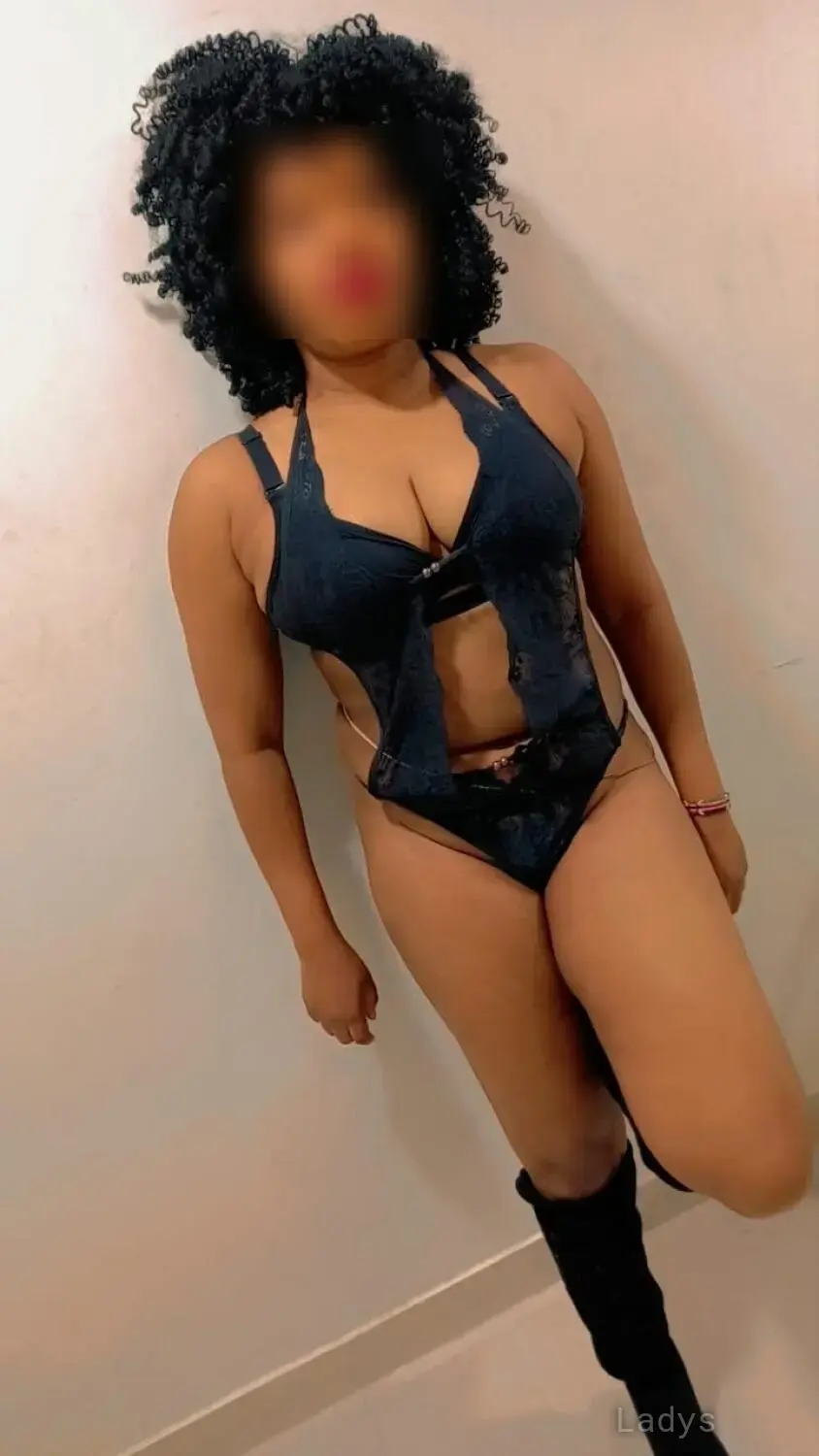 Maya, 23 years blonde escorts girl, height 155 sm, Weight 58 kg, eros Mumbai