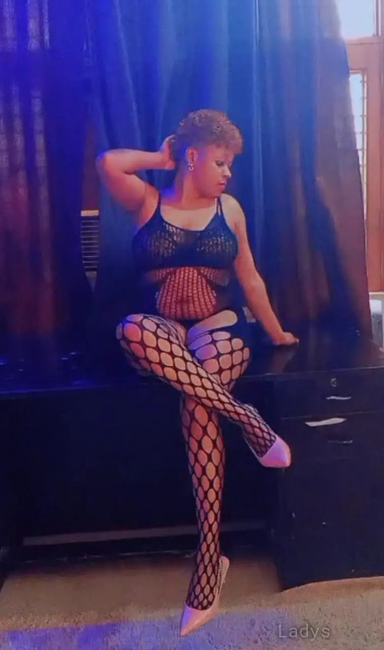 Alice, 22 years blonde escorts girl, height 165 sm, Weight  kg, eros Noida