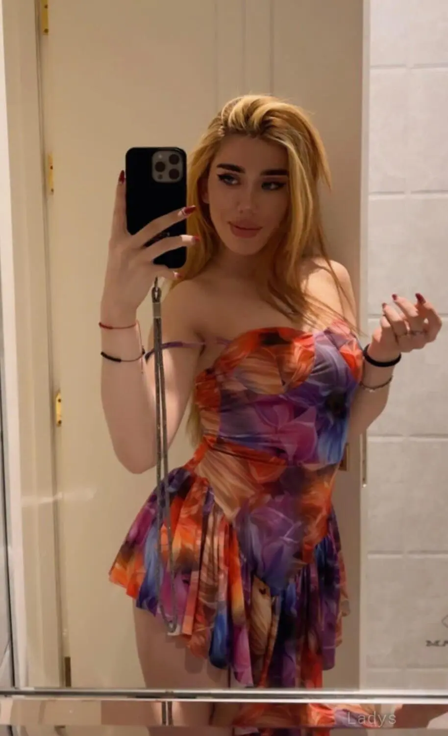 Elif, 21 years blonde escorts girl, height 168 sm, Weight kg, eros Riyadh