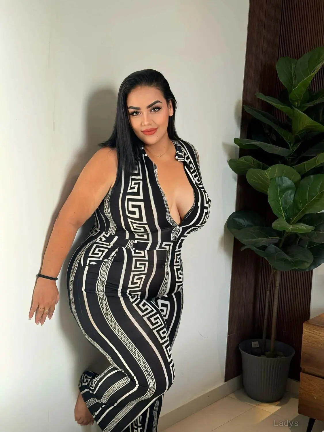 Linda, 30 years blonde escorts girl, height 175 sm, Weight kg, eros Riyadh