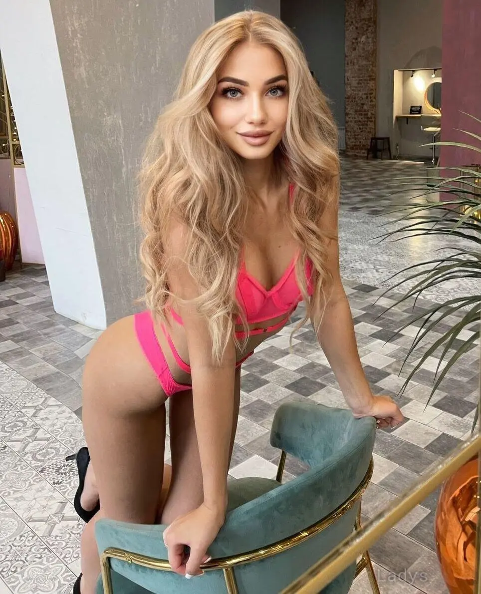Viola, 21 years blonde escorts girl, height 167 sm, Weight  kg, eros Riyadh