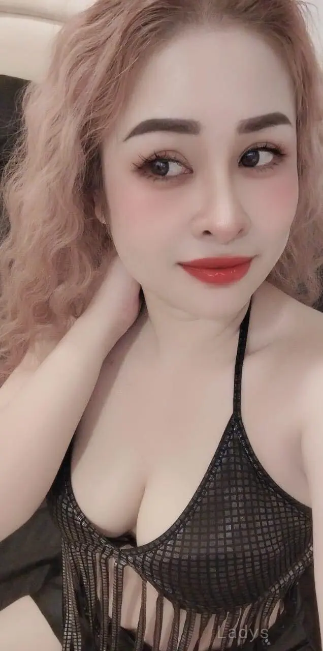 Lucy, 25 years blonde escorts girl, height 165 sm, Weight  kg, eros Salalah