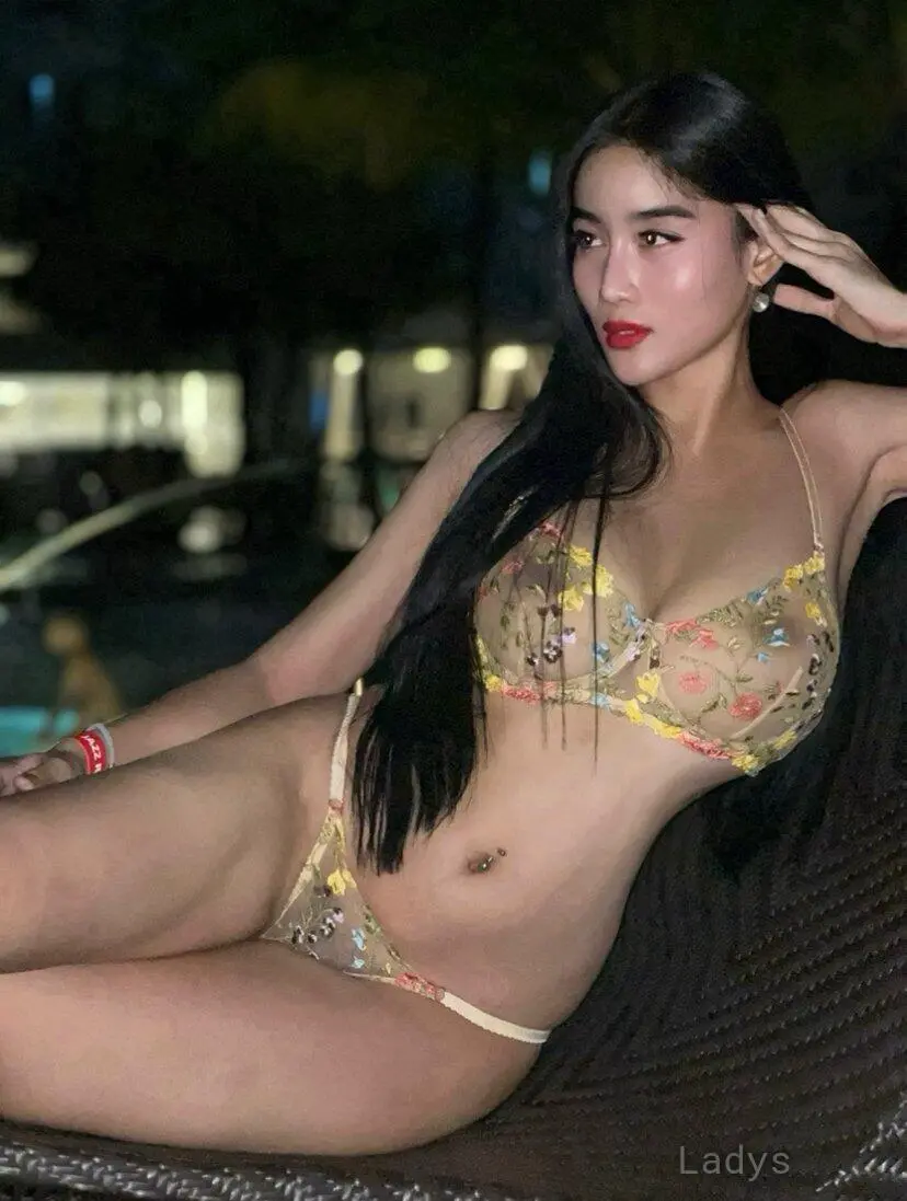 Maria, 22 years blonde escorts girl, height 172 sm, Weight kg, eros Singapore
