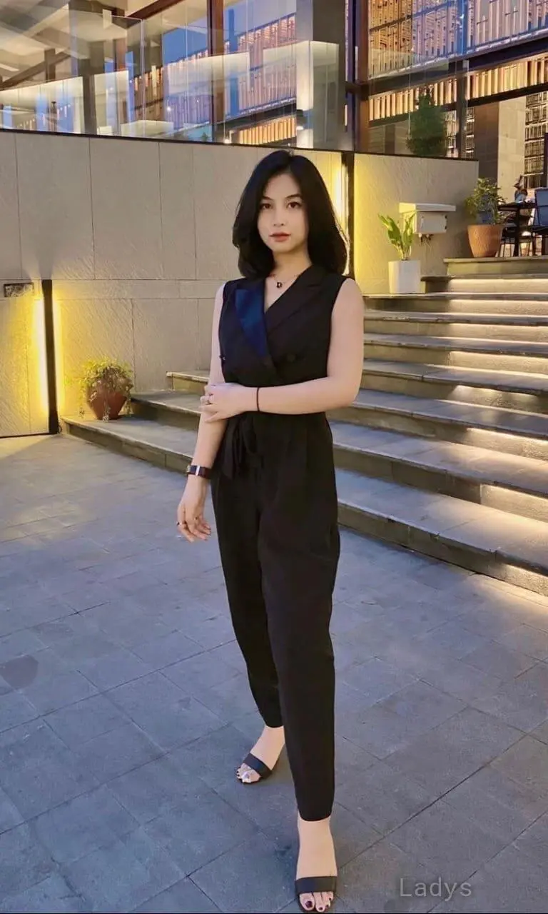 Sindi, 22 years blonde escorts girl, height 165 sm, Weight  kg, eros Surabaya