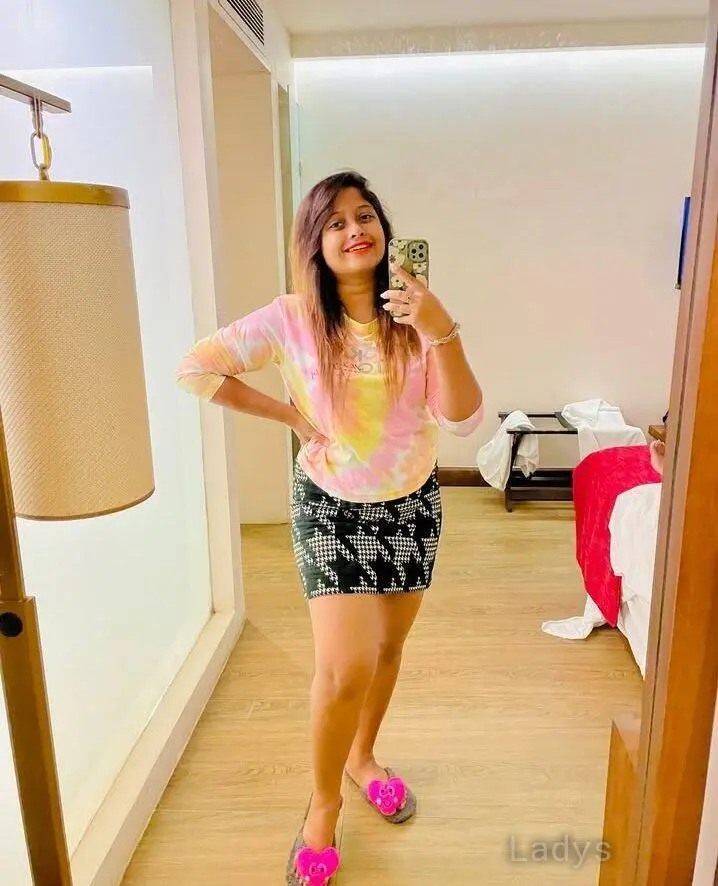 Anushka, 21 years blonde escorts girl, height 154 sm, Weight  kg, eros Surat