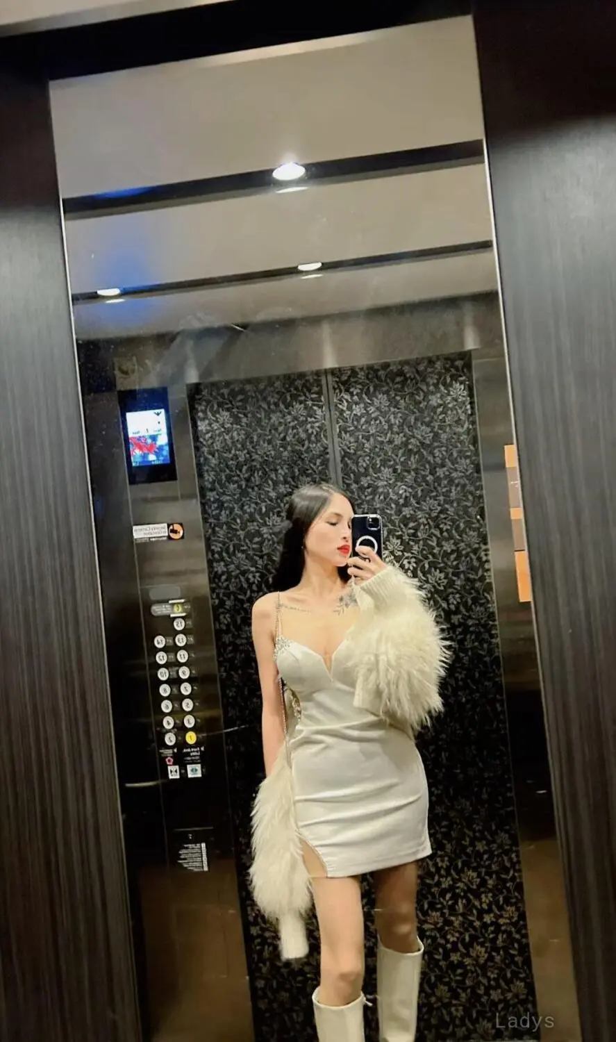 Fever, 25 years blonde escorts girl, height 164 sm, Weight  kg, eros Taipei