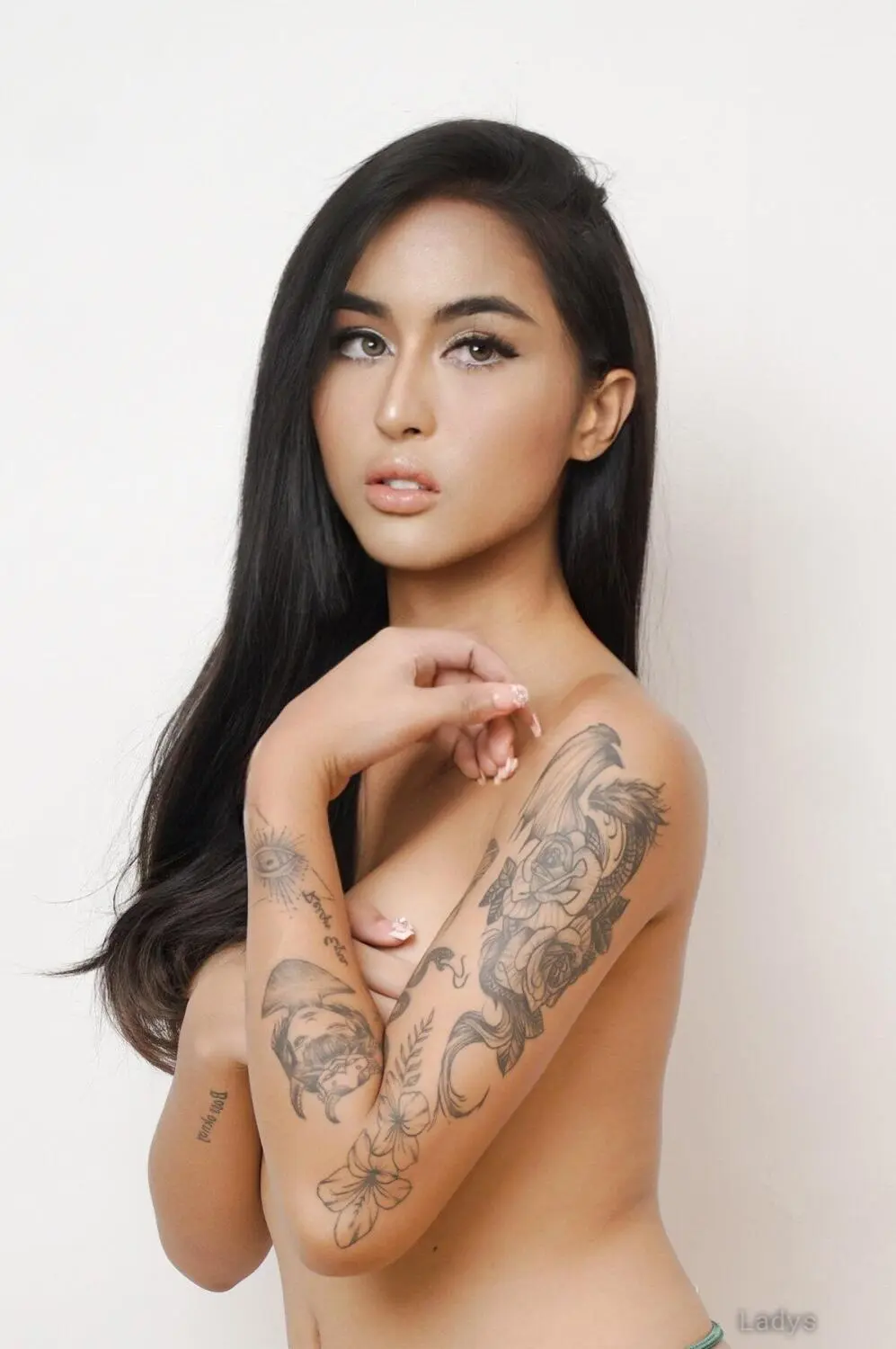 Izumi, 22 years blonde escorts girl, height 168 sm, Weight  kg, eros Taipei
