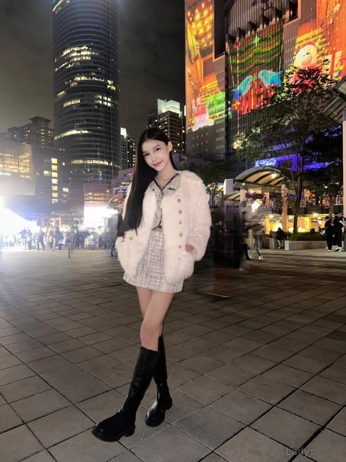 Quinn, 21 years blonde escorts girl, height 170 sm, Weight kg, eros Taipei