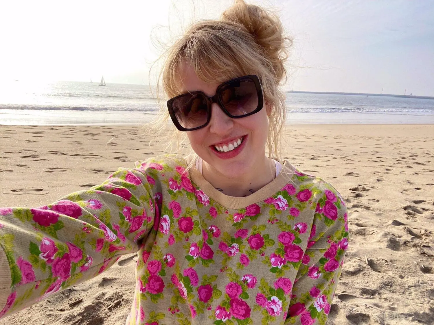 Vivi, 32 years blonde escorts girl, height 172 sm, Weight kg, eros The Hague