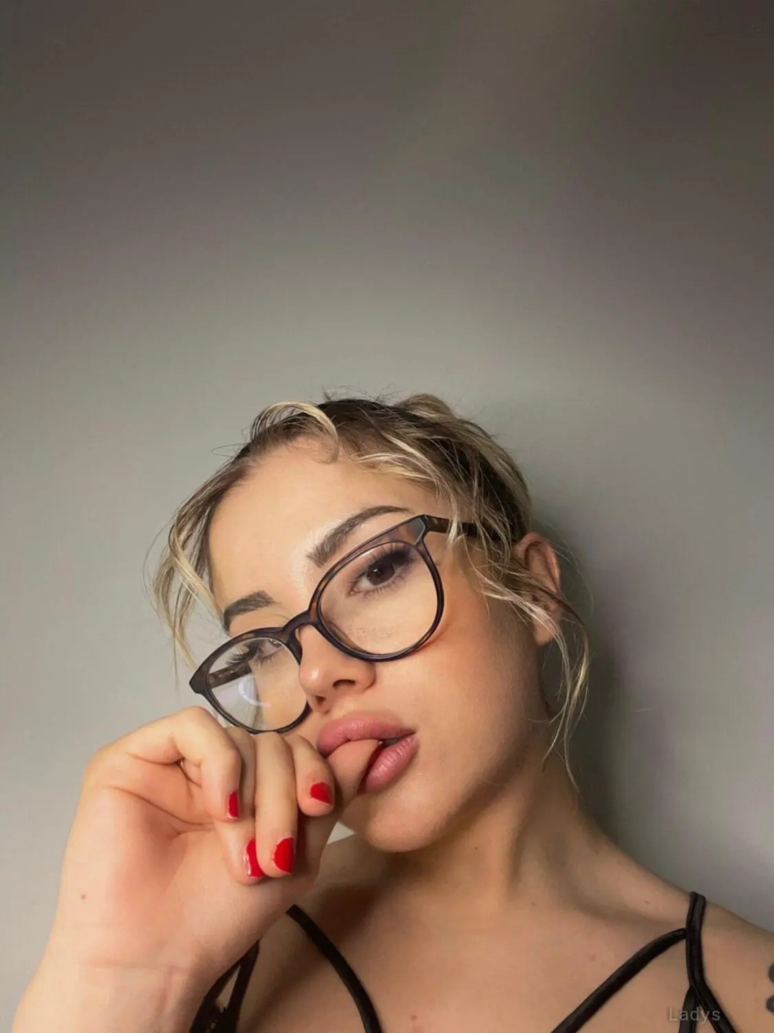 Samantha, 25 years blonde escorts girl, height 170 sm, Weight 69 kg, eros Thessaloniki