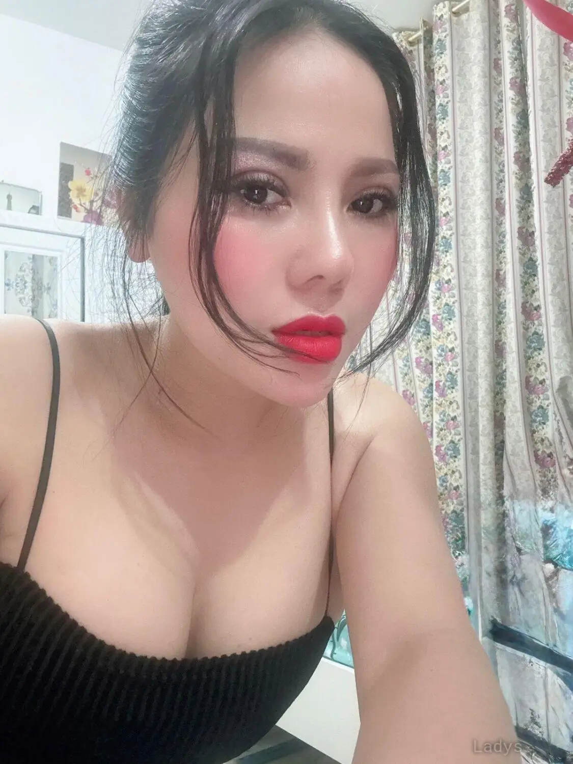 Dola, 24 years independent escort girl, height 168 sm, Weight  kg, erotic massage Abu Dhabi
