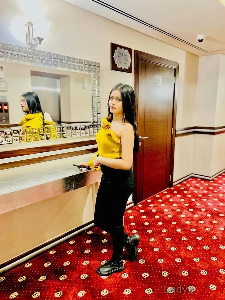 Sophia, 20 years independent escort girl, height 165 sm, Weight  kg, erotic massage Dubai