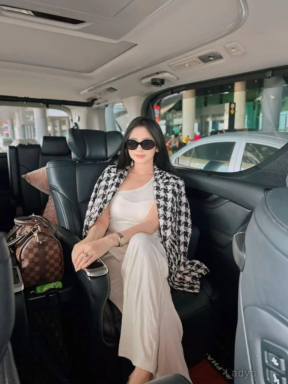 Nakimera, 25 years independent escort girl, height 164 sm, Weight  kg, erotic massage Singapore